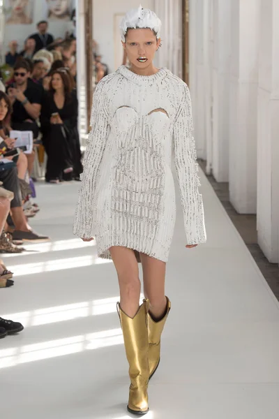 Look 23